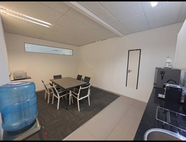 279M² OFFICE TO LET IN SANDHURST
